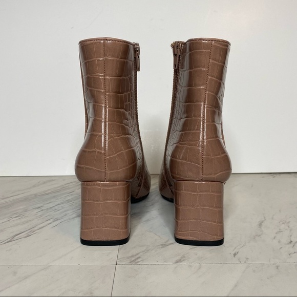 New! Steve Madden Darma Pink Crocodile Bootie 6M - Picture 3 of 14